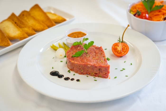 Photo d'une assiette - steak tartare